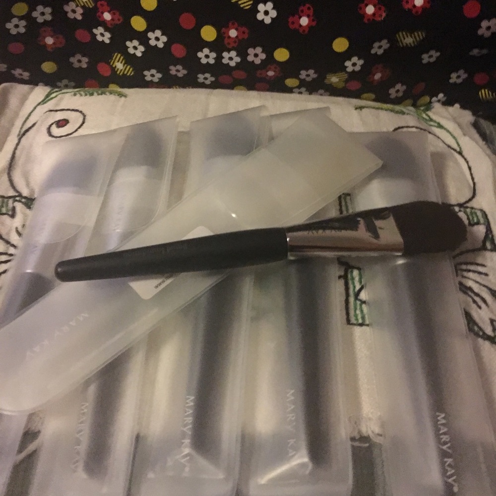 Mary Kay liquid foundation brush